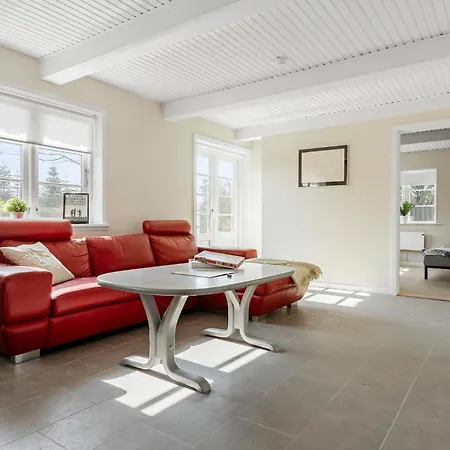 3 Bedroom Amazing In Holiday home